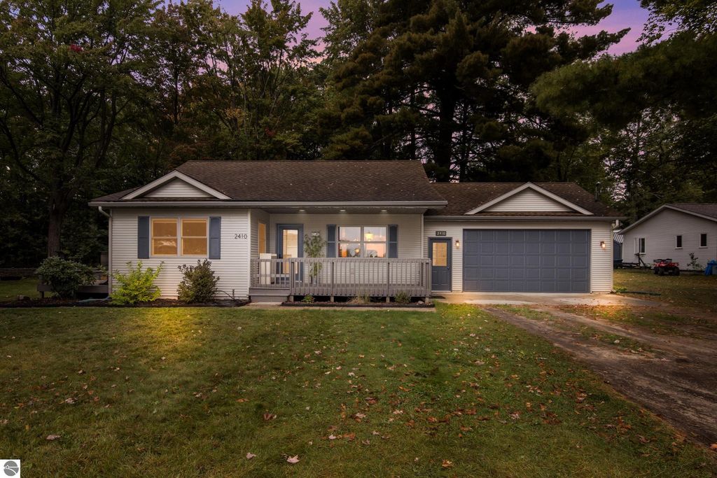 Photo of 2410 E Lake Mitchell Drive, Cadillac, MI 49601 (MLS # 1938943)