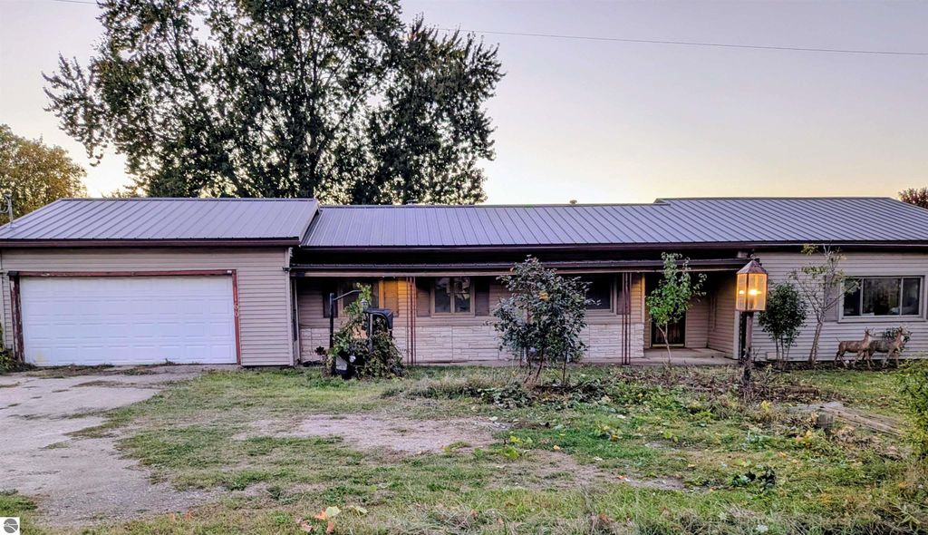 Photo of 160 S Mission Road, Mt Pleasant, MI 48858 (MLS # 1938529)