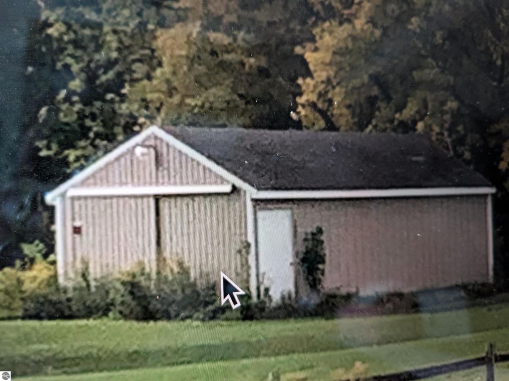 Photo of 160 S Mission Road, Mt Pleasant, MI 48858 (MLS # 1938529)