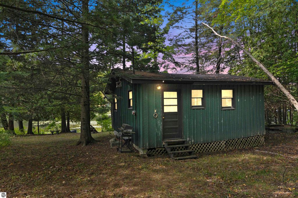 Photo of 18750 W Knapp Road, Reed City, MI 49677 (MLS # 1938627)