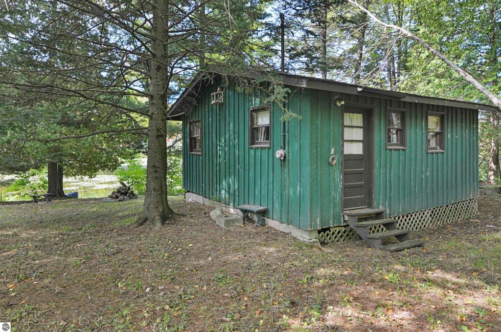 Photo of 18750 W Knapp Road, Reed City, MI 49677 (MLS # 1938627)