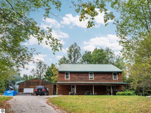 Photo of 3714 N 19 Road, Mesick, MI 49668 (MLS # 1939413)