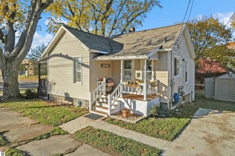 Tiny photo for 402 Haynes Street, Cadillac, MI 49601 (MLS # 1940353)