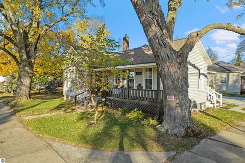 Tiny photo for 402 Haynes Street, Cadillac, MI 49601 (MLS # 1940353)