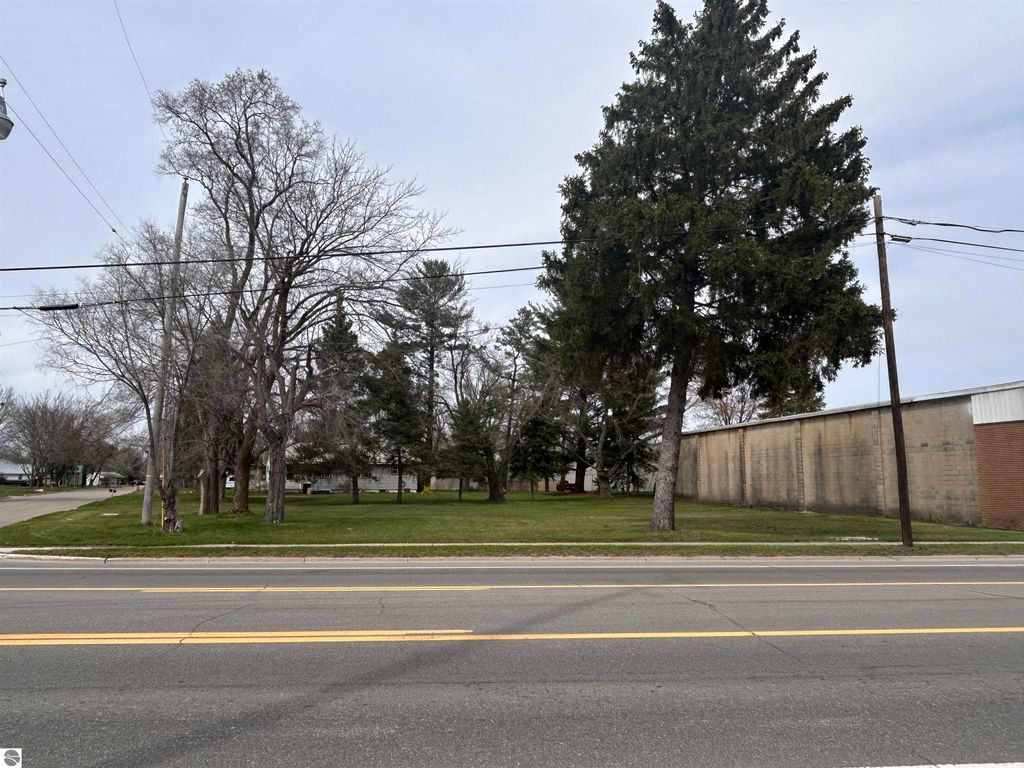 Photo of 434 W 5th Street, Clare, MI 48617 (MLS # 1932977)