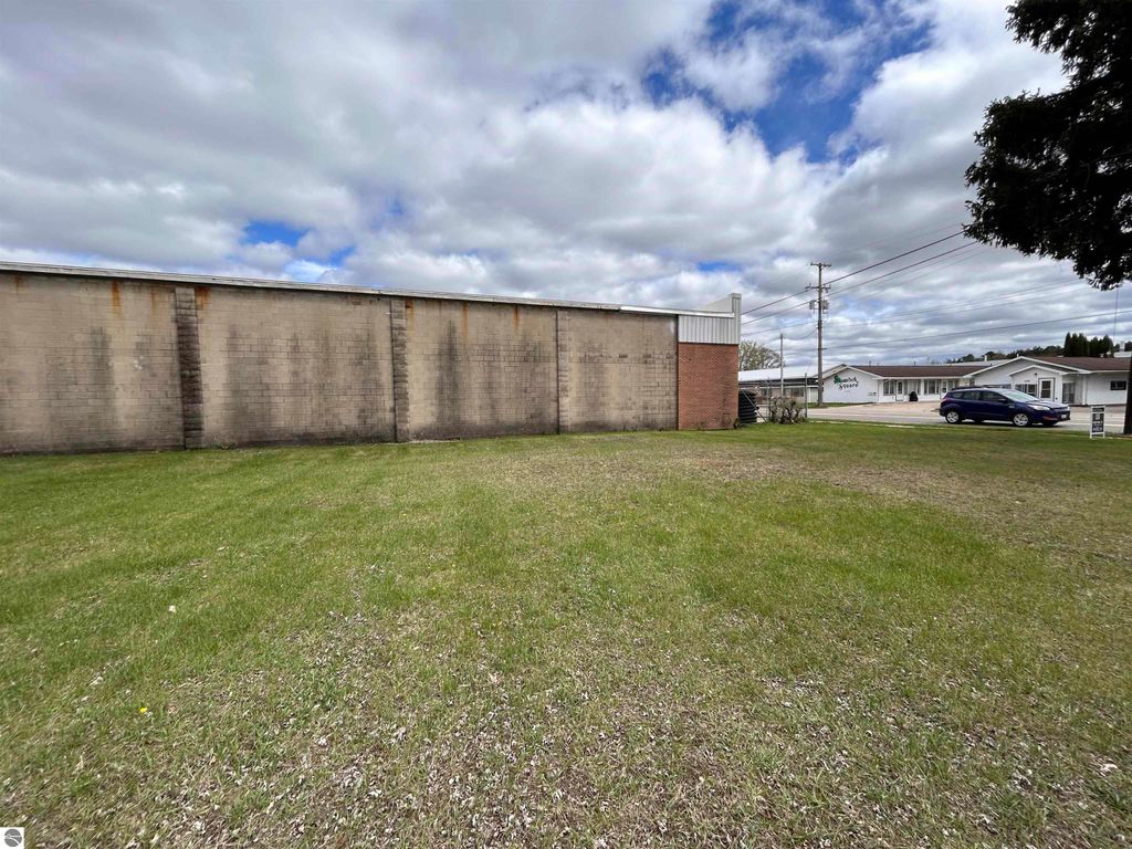 Photo of 434 W 5th Street, Clare, MI 48617 (MLS # 1932977)