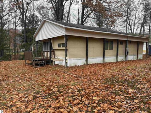 Photo of 9544 W 34 Road, Harrietta, MI 49638 (MLS # 1940814)