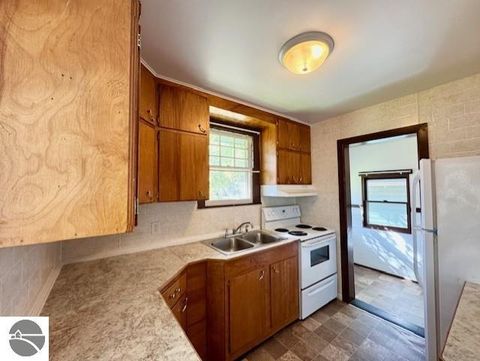 Tiny photo for 323 Eastman, Breckenridge, MI 48615 (MLS # 1939474)