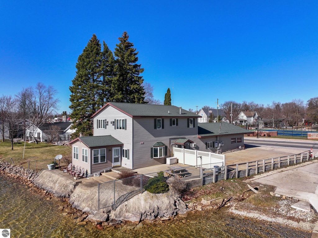 Photo of 218 S Main Street, Lake City, MI 49651 (MLS # 1933129)