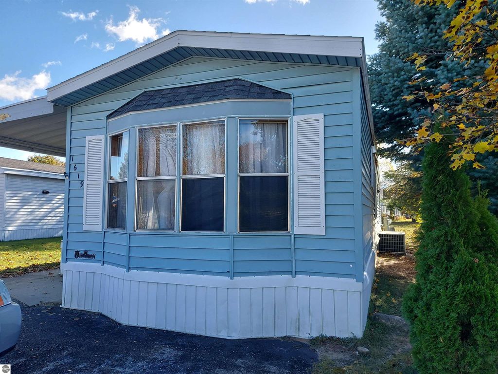 Photo of 1619 David Place, Traverse City, MI 49686 (MLS # 1940197)