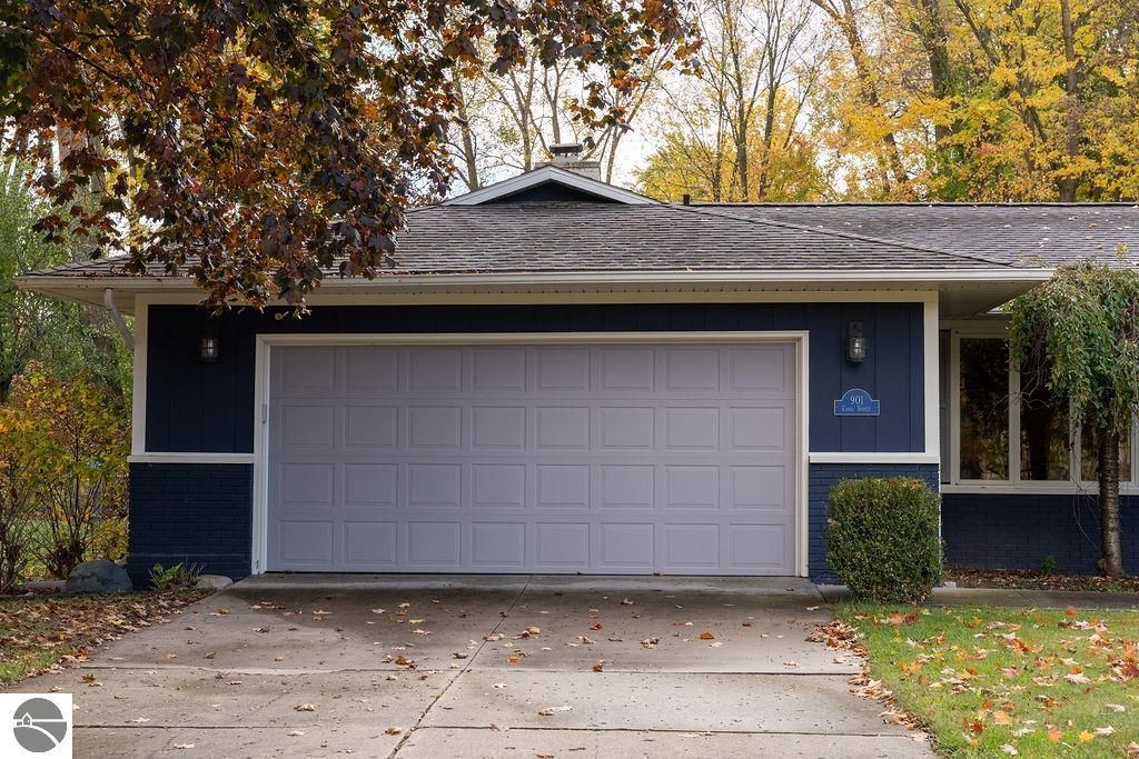 Photo of 901 Canal Street, Mt Pleasant, MI 48858 (MLS # 1939893)