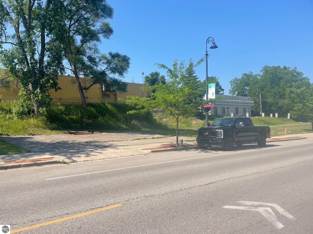 Photo of 309 W Broadway Street, Mt Pleasant, MI 48858 (MLS # 1935912)
