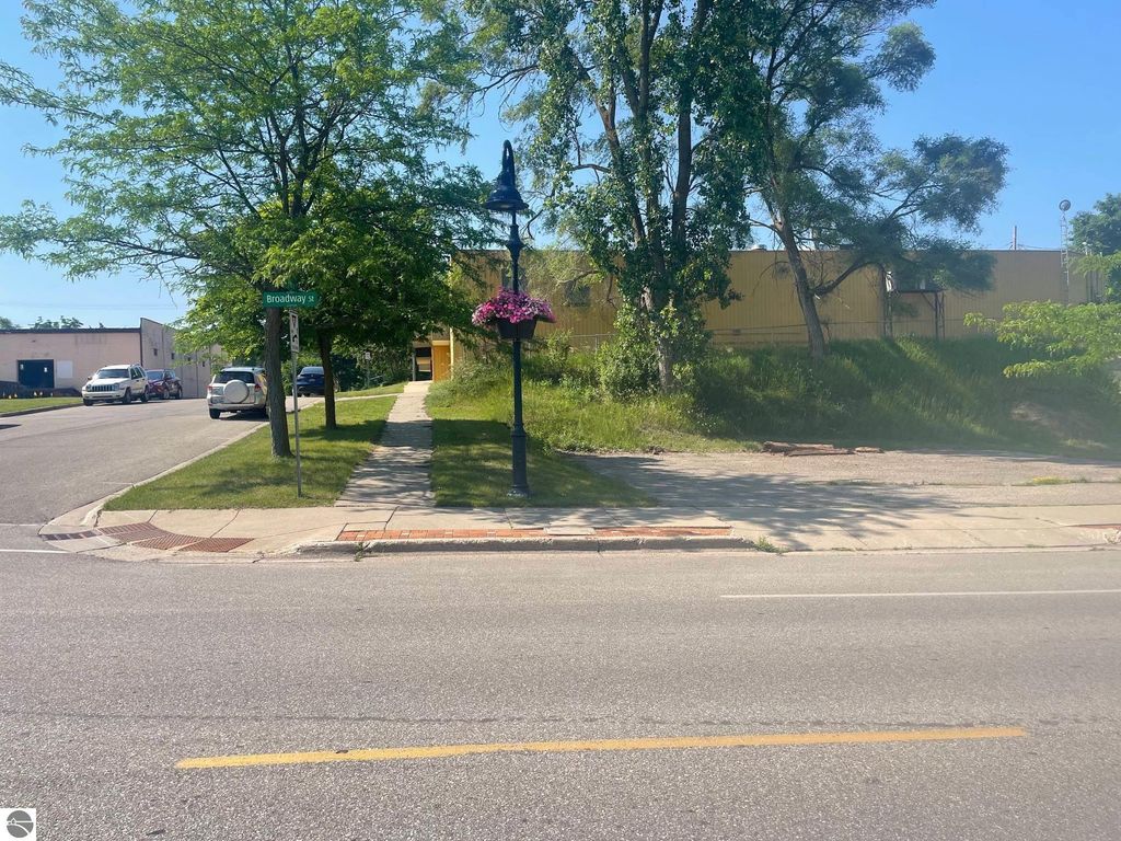 Photo of 309 W Broadway Street, Mt Pleasant, MI 48858 (MLS # 1935912)