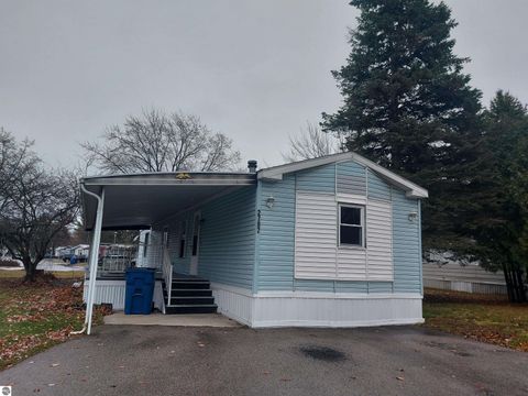 Photo of 2787 Ray Boulevard, Traverse City, MI 49686 (MLS # 1940867)