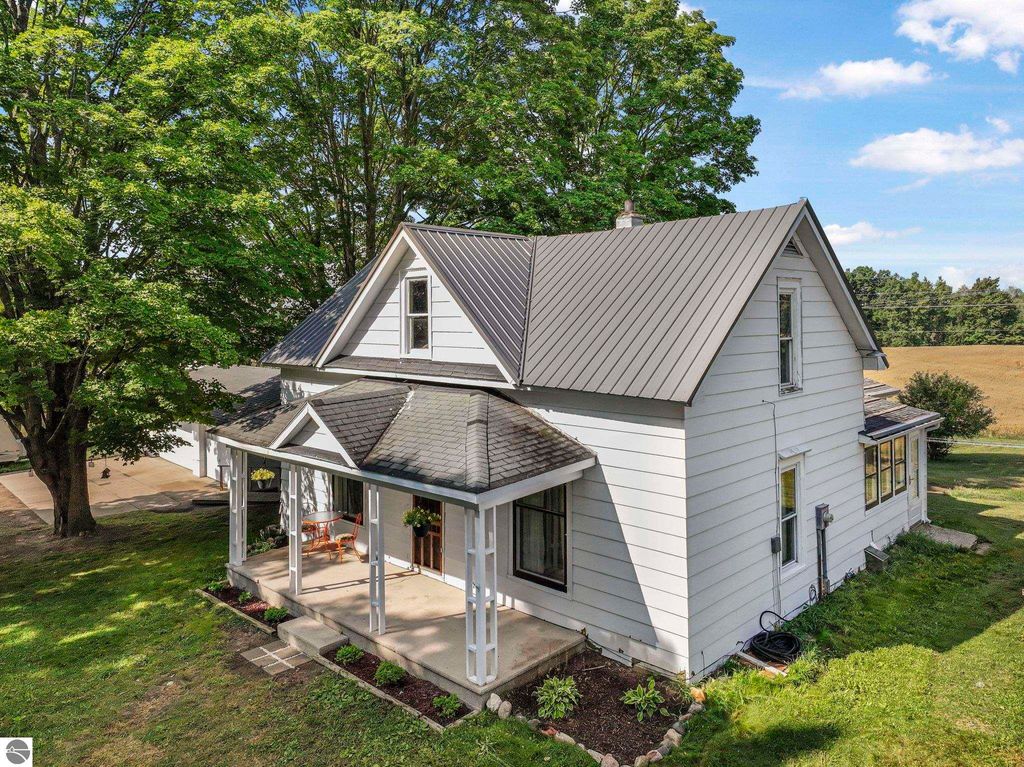 Photo of 11470 S 39 Road, Cadillac, MI 49601 (MLS # 1937403)