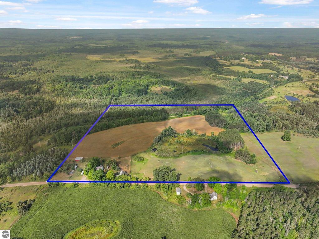 Photo of 11470 S 39 Road, Cadillac, MI 49601 (MLS # 1937403)