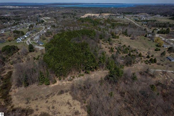 22 S 4 MILE RD, TRAVERSE CITY, MI 49696 - Image 2eaaa6ccf3c601d3c4dfec2cc68e0b5b/1200823956