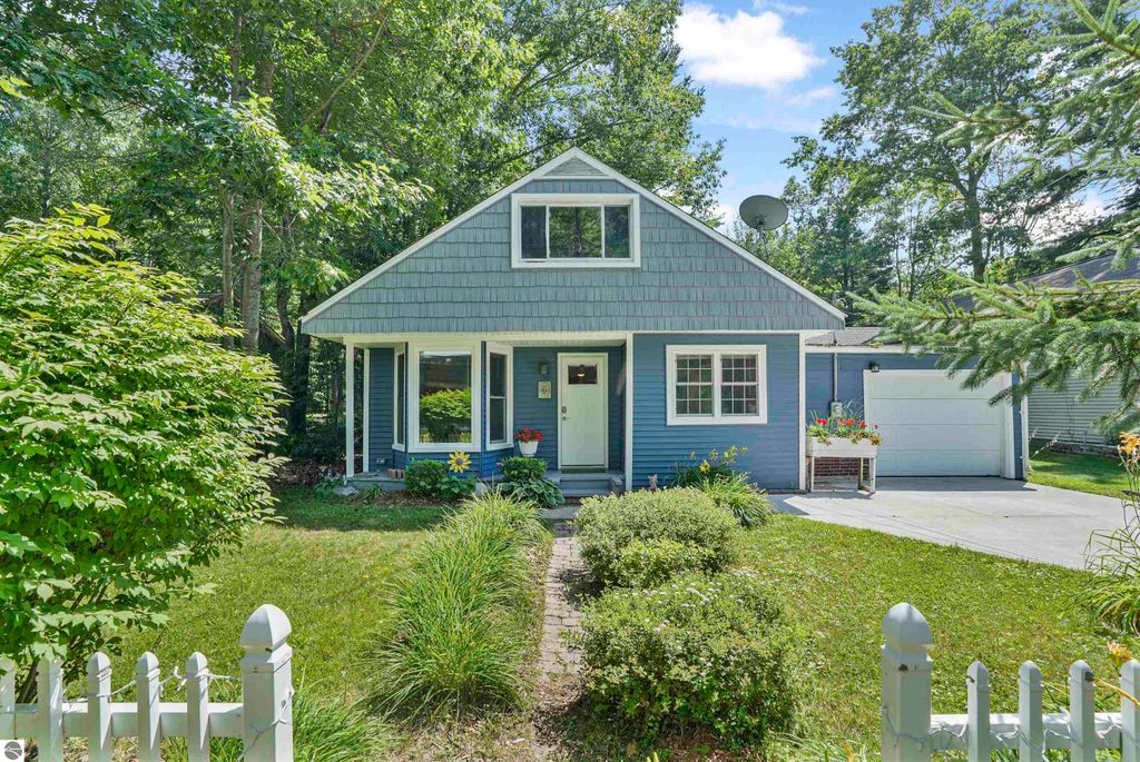 Photo of 149 Sunset Point Road, Cadillac, MI 49601 (MLS # 1936904)