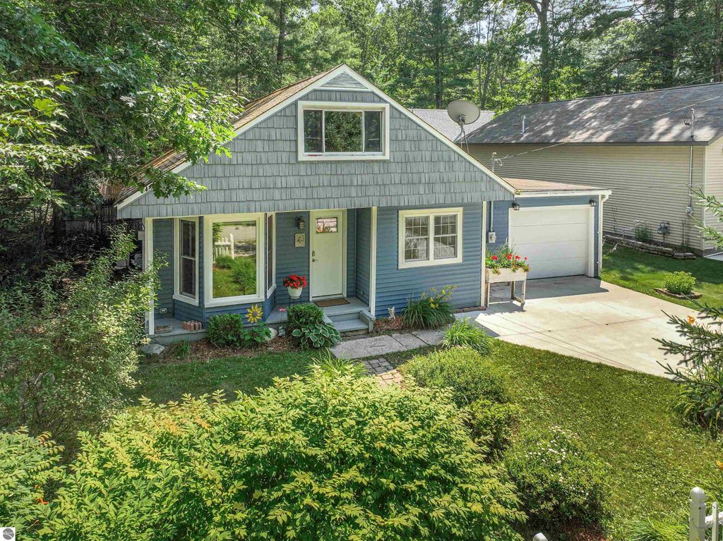 Photo of 149 Sunset Point Road, Cadillac, MI 49601 (MLS # 1936904)