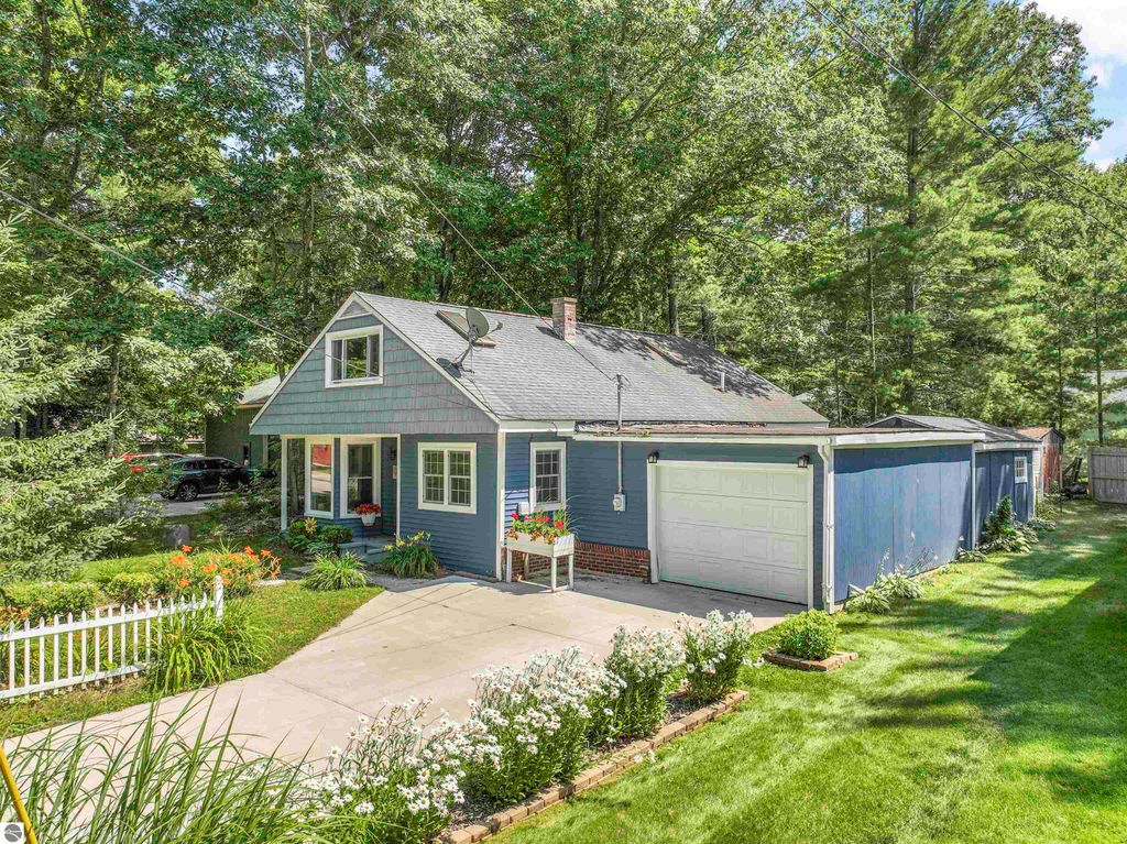 Photo of 149 Sunset Point Road, Cadillac, MI 49601 (MLS # 1936904)