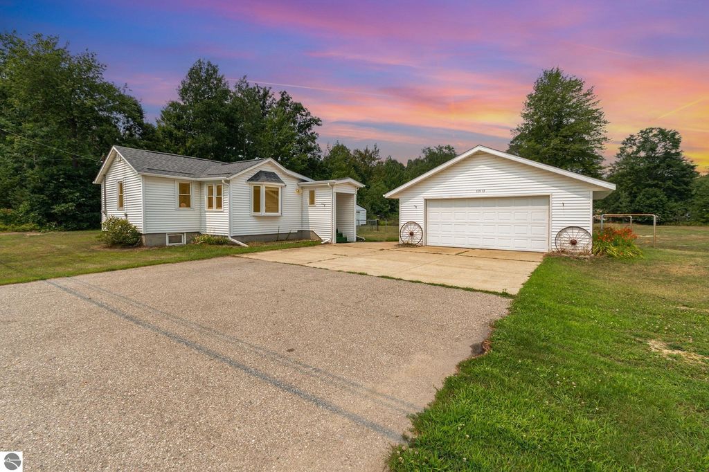 Photo of 10713 E Pickard Road, Mt Pleasant, MI 48858 (MLS # 1937159)