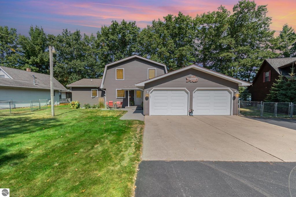 Photo of 11784 S Shore Drive, Lake, MI 48632 (MLS # 1938822)