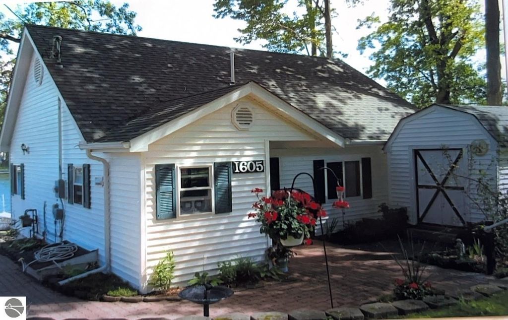 Photo of 1605 Arbor Drive, Lake, MI 48632 (MLS # 1935784)