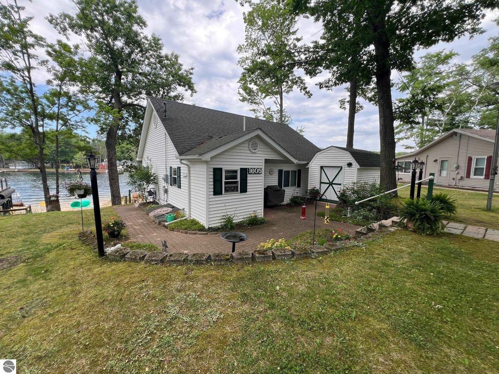 Photo of 1605 Arbor Drive, Lake, MI 48632 (MLS # 1935784)