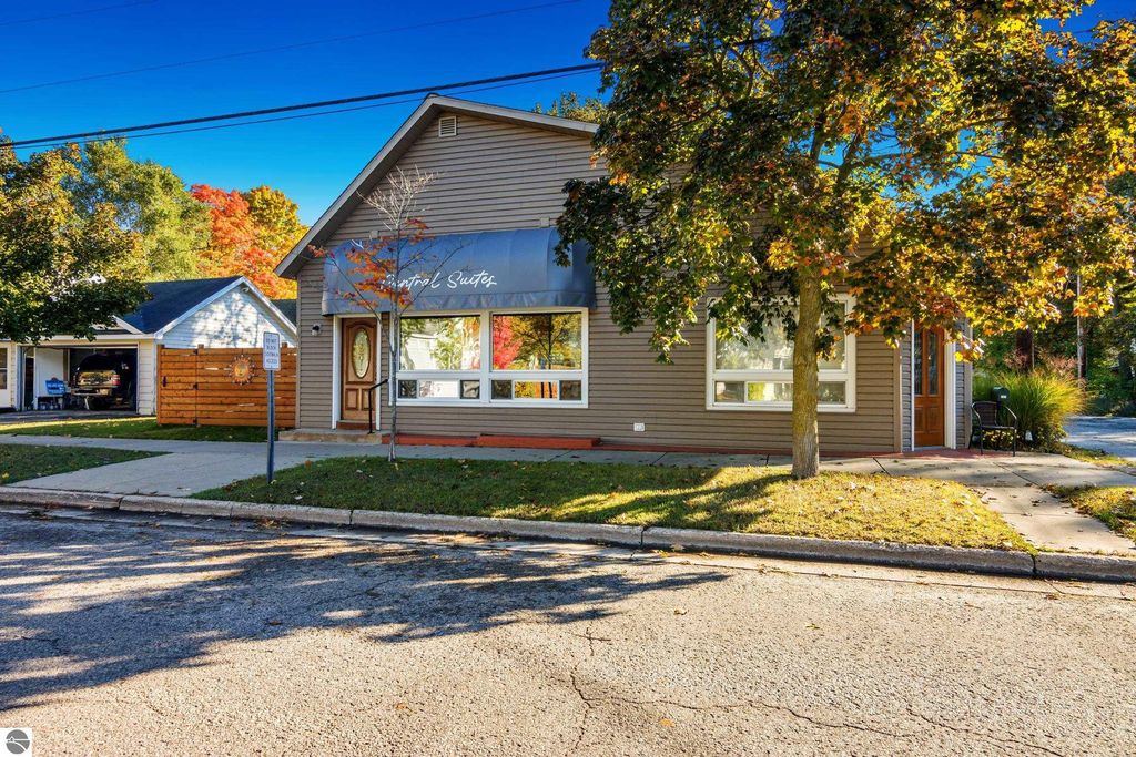 Photo of 709 Wadsworth Street, Traverse City, MI 49684 (MLS # 1939865)