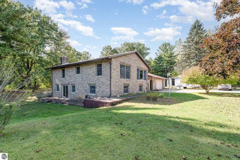 Photo of 9188 E River, Mt Pleasant, MI 48858 (MLS # 1939235) Photo of 9188 E River, Mt Pleasant, MI 48858 (MLS # 1939235)