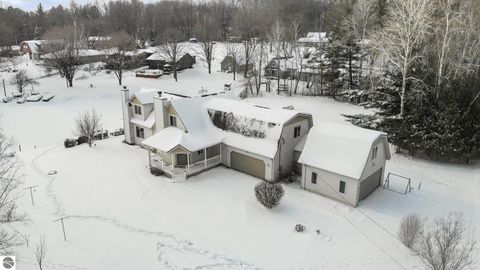 Photo of 7746 Five Lakes Drive, Farwell, MI 48622 (MLS # 1935024)