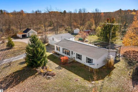 Photo of 17651 Vondra, Thompsonville, MI 49683 (MLS # 1940000)