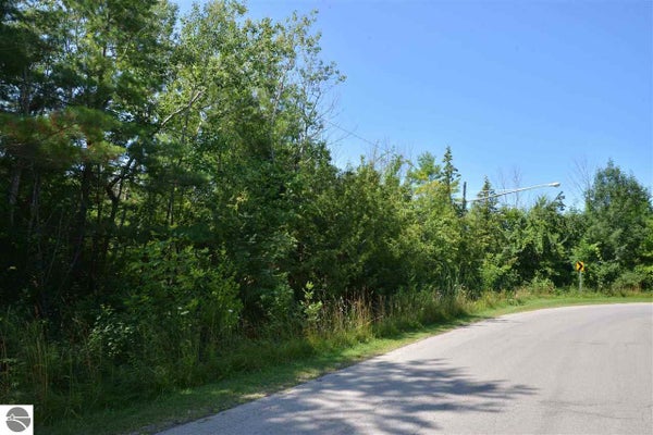 00 W THIRD STREET, ELK RAPIDS, MI 49629 - Image 32997b18f0821cc6ecd1ef5cd1ed60ca/2471443093
