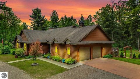 Photo of 6369 Wooded Trail, Houghton Lake, MI 48629 (MLS # 1939397)