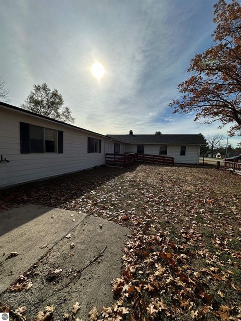 Tiny photo for 415 S Walnut Street, Kalkaska, MI 49646 (MLS # 1940457)