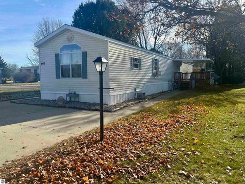 Tiny photo for 403 Farm Lane, Cadillac, MI 49601 (MLS # 1940776)