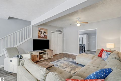 Tiny photo for 326 W Emerson Street, Ithaca, MI 48847 (MLS # 1941051)