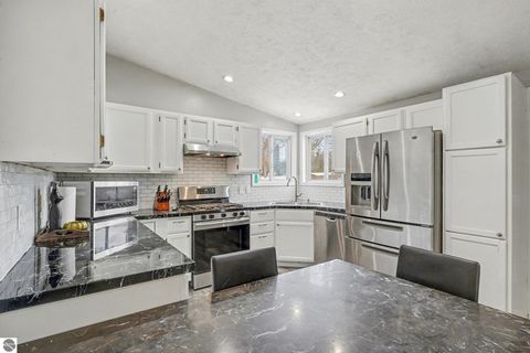 Tiny photo for 326 W Emerson Street, Ithaca, MI 48847 (MLS # 1941051)