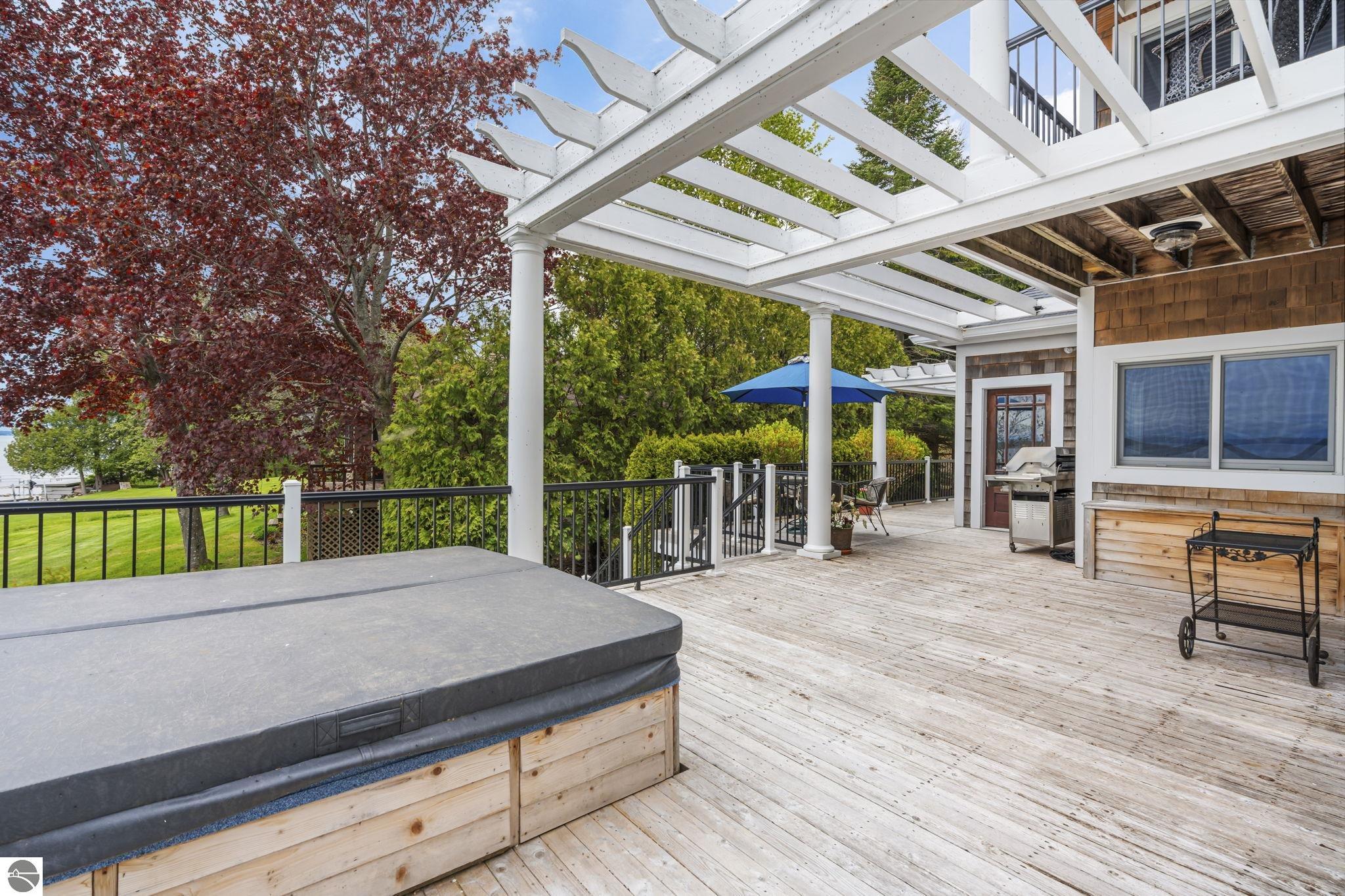 Traverse City, Michigan 49684, United States, 5 Bedrooms Bedrooms, ,4 BathroomsBathrooms,Residential,Active,141735