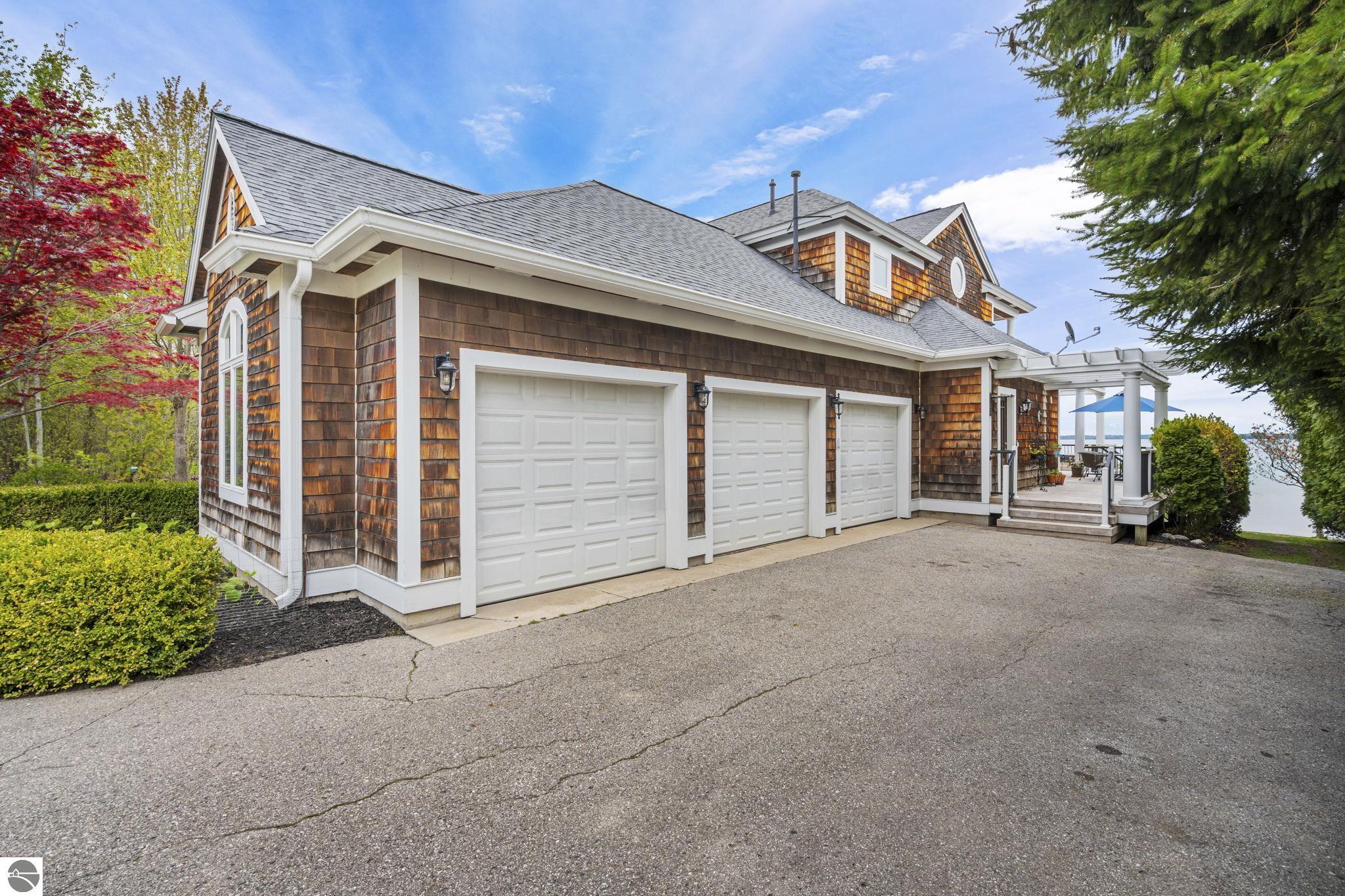 Traverse City, Michigan 49684, United States, 5 Bedrooms Bedrooms, ,4 BathroomsBathrooms,Residential,Active,141735