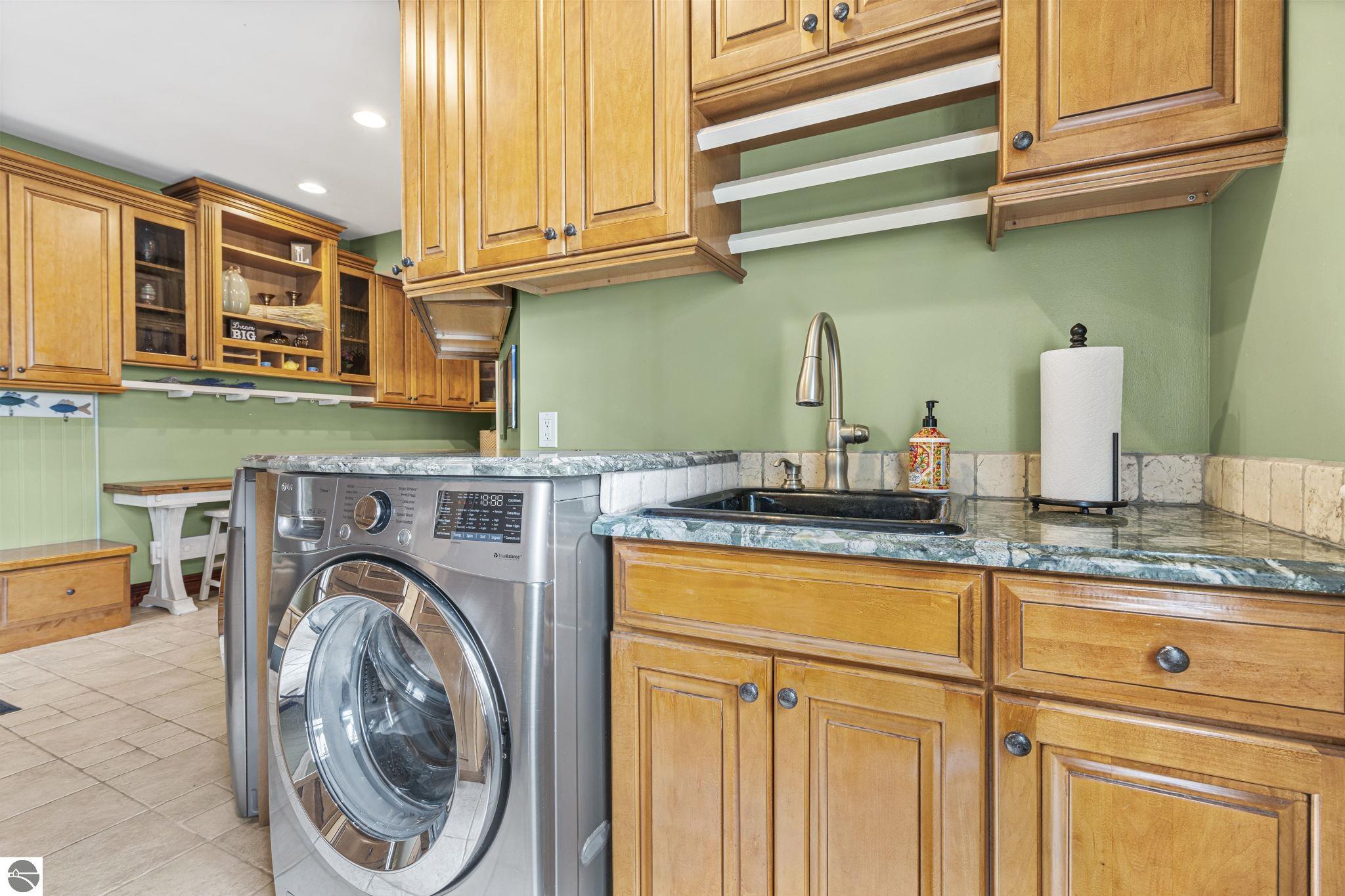 Traverse City, Michigan 49684, United States, 5 Bedrooms Bedrooms, ,4 BathroomsBathrooms,Residential,Active,141735