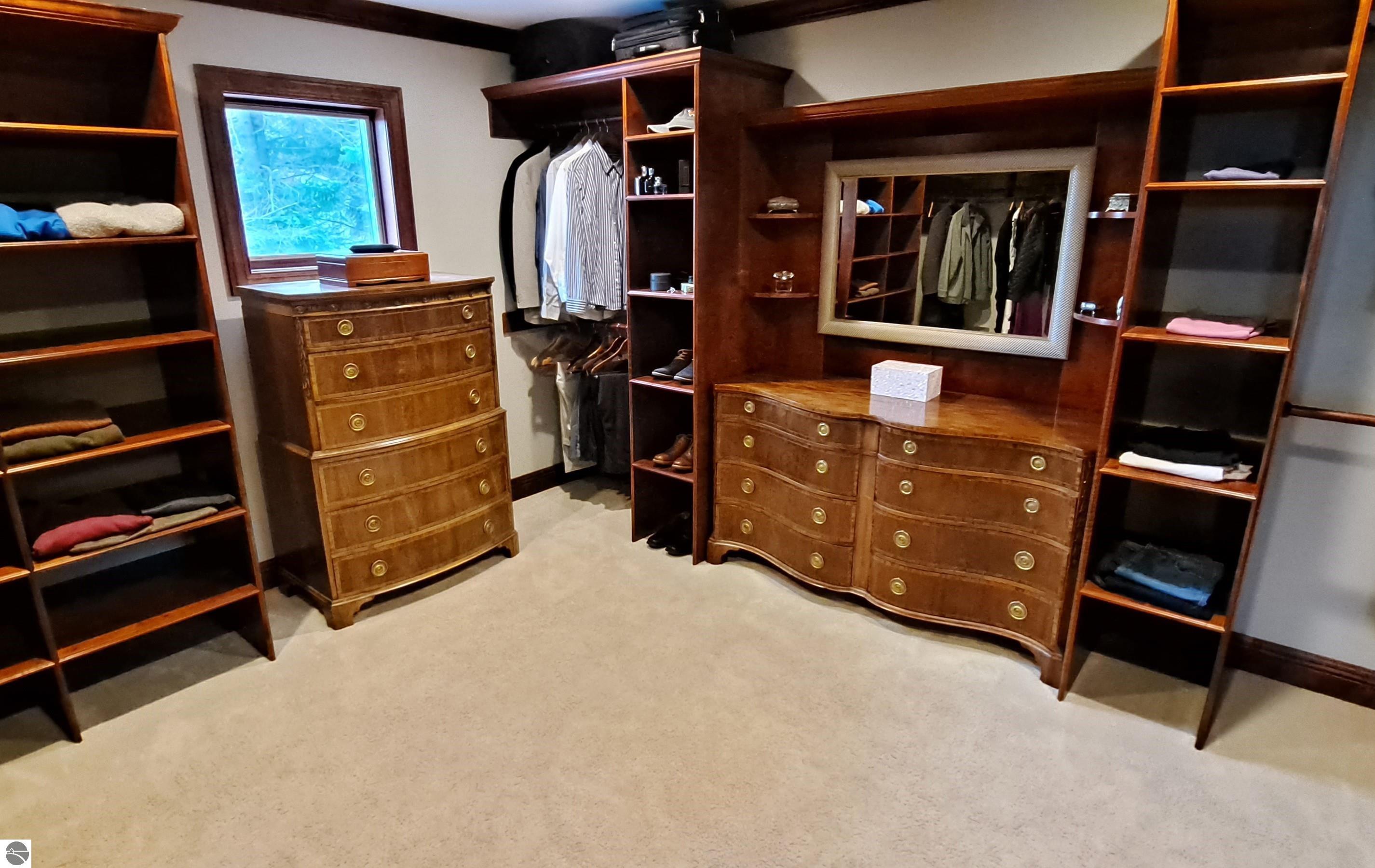 Traverse City, Michigan 49684, United States, 5 Bedrooms Bedrooms, ,4 BathroomsBathrooms,Residential,Active,141735