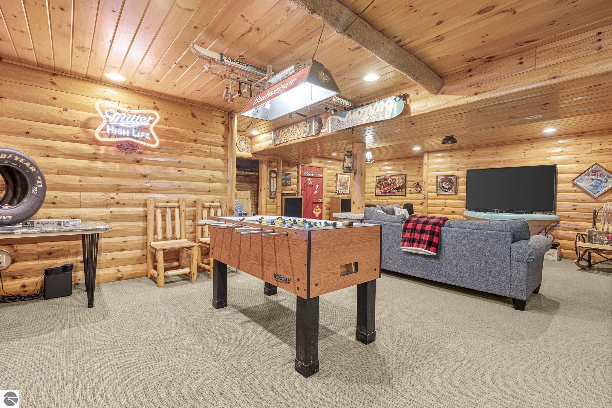 Traverse City, Michigan 49684, United States, 5 Bedrooms Bedrooms, ,4 BathroomsBathrooms,Residential,Active,141735