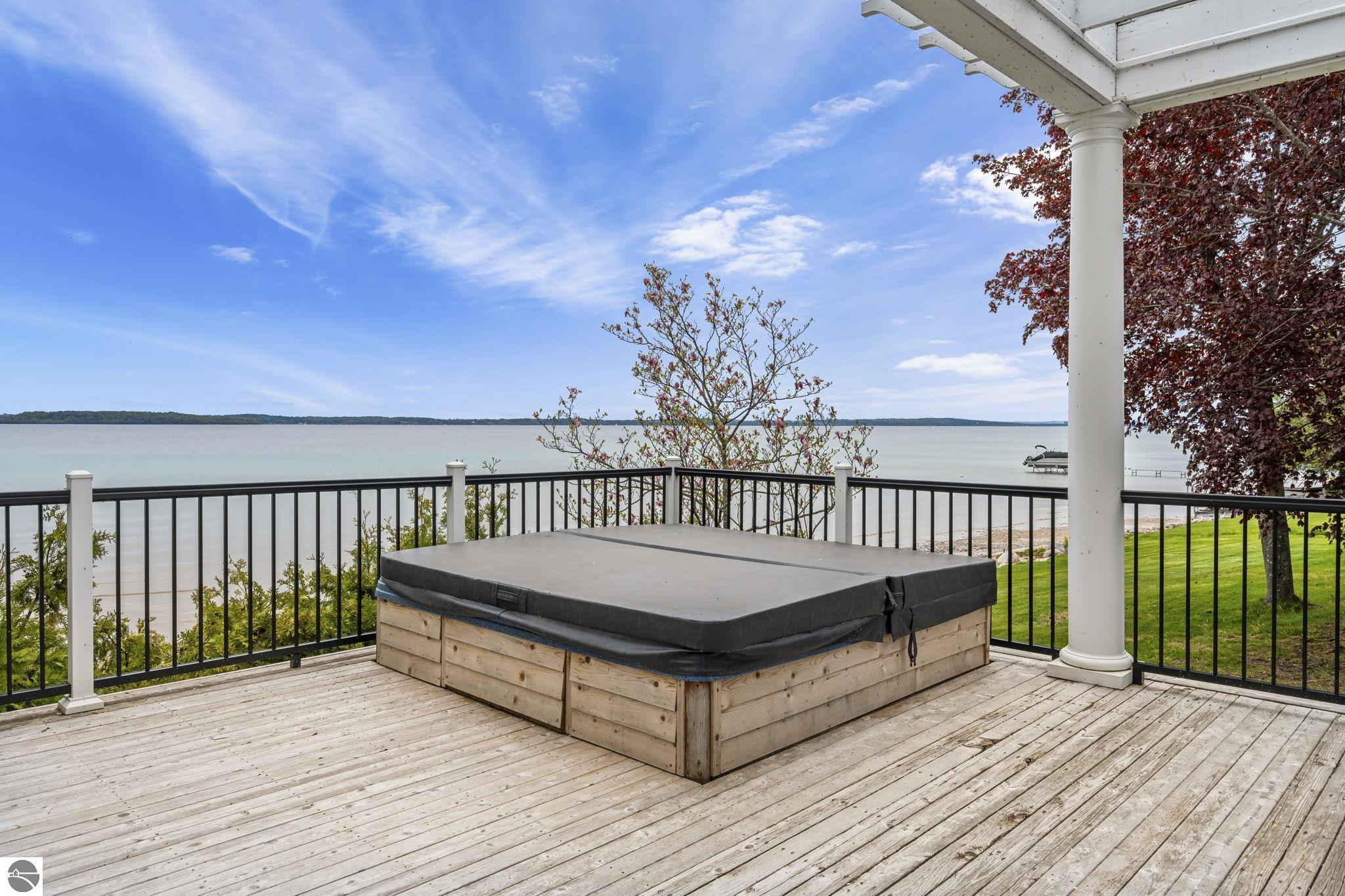 Traverse City, Michigan 49684, United States, 5 Bedrooms Bedrooms, ,4 BathroomsBathrooms,Residential,Active,141735