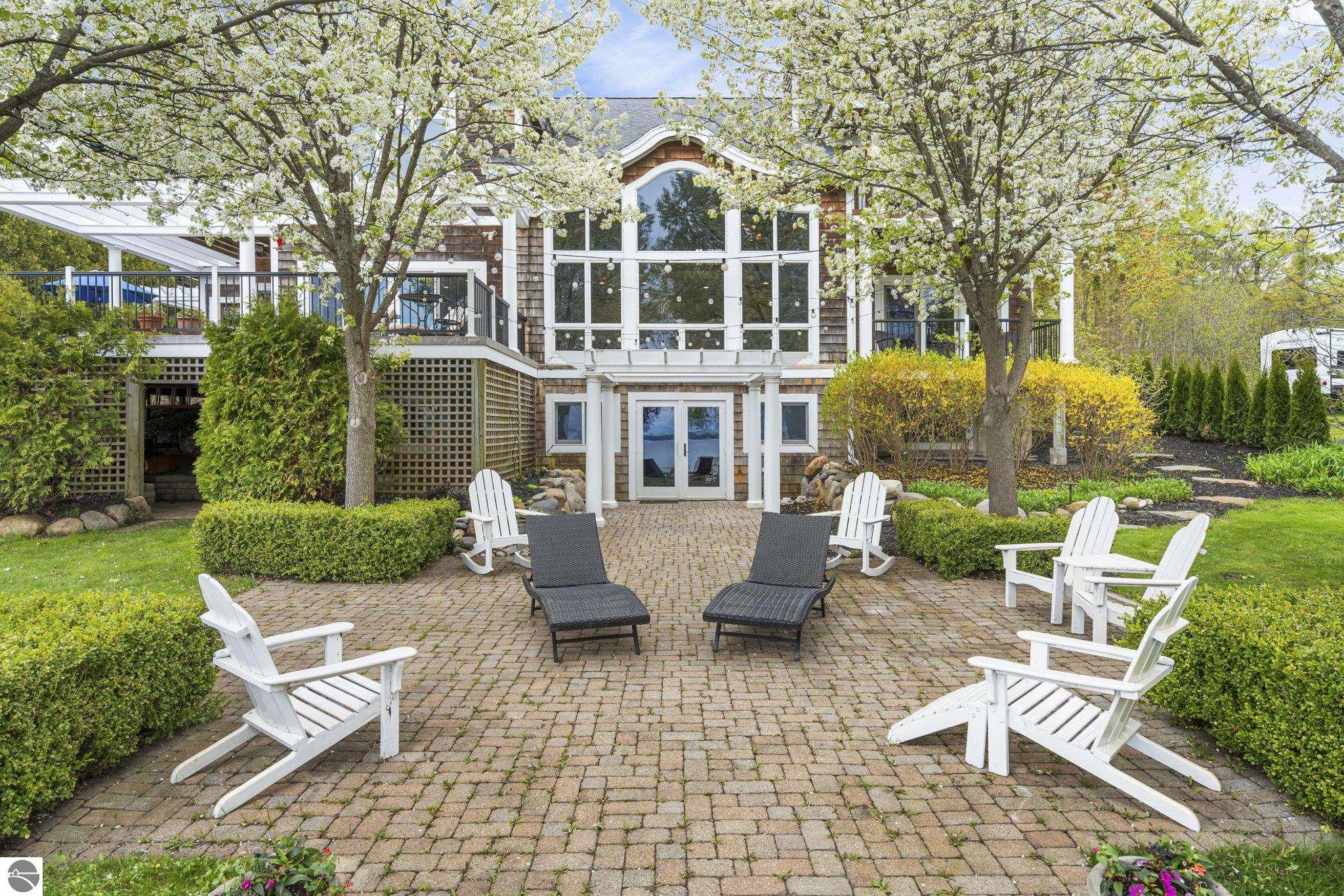 Traverse City, Michigan 49684, United States, 5 Bedrooms Bedrooms, ,4 BathroomsBathrooms,Residential,Active,141735