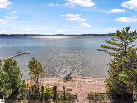 Photo of 4618 Crystal Drive, Beulah, MI 49617 (MLS # 1939470)