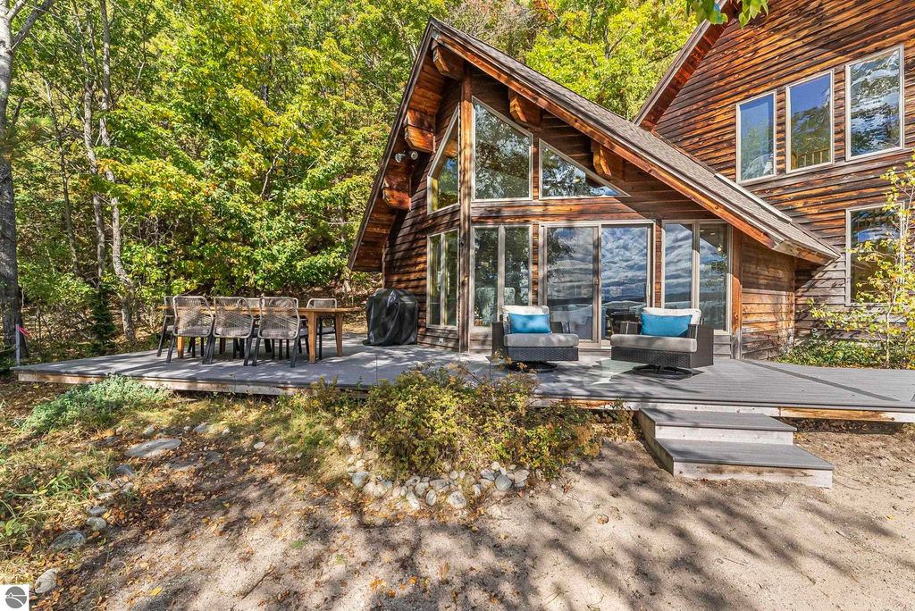 Photo of 4618 Crystal Drive, Beulah, MI 49617 (MLS # 1939470)