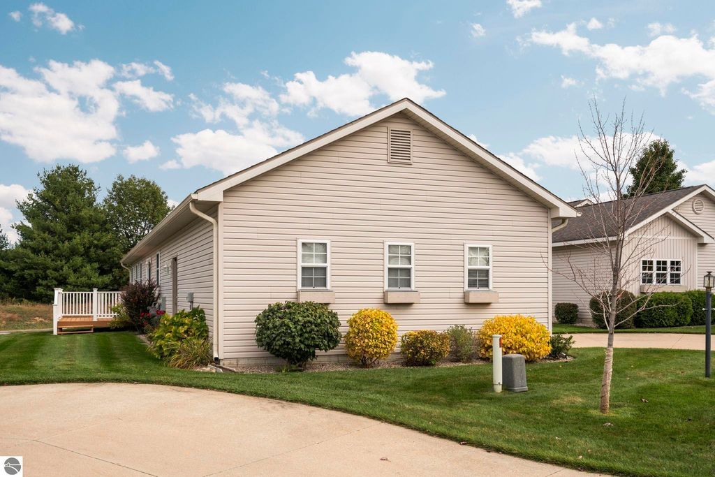 Photo of 2063 Seaview Drive, Traverse City, MI 49686 (MLS # 1939698)