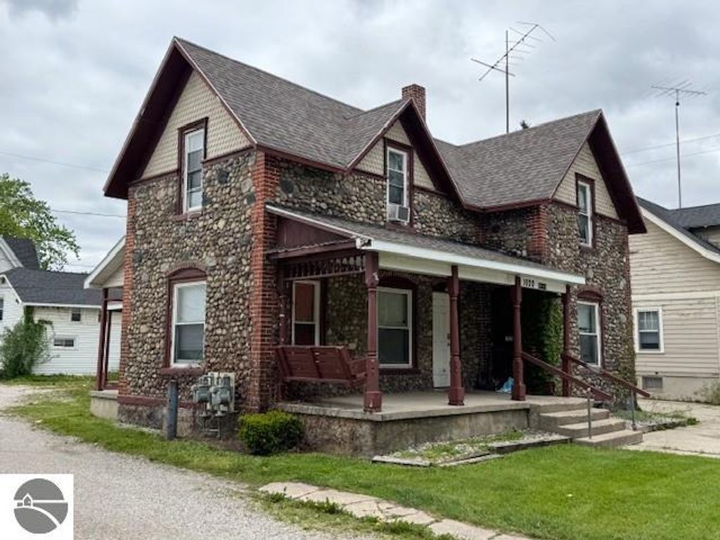 Photo of 1020 S Lansing, Mt Pleasant, MI 48858 (MLS # 1934382)