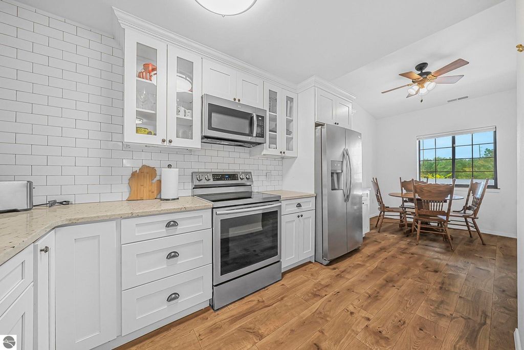 Photo of 641 Riverine Drive #302, Traverse City, MI 49684 (MLS # 1939601)